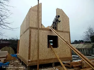 Haus nach Projekt „Strelez“, Gebiet Kostroma: Wandmontage