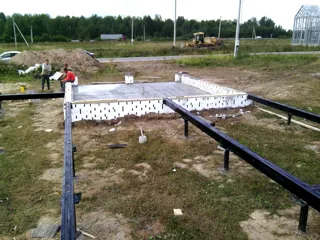 Haus nach Projekt „Prestisch“, Ivanovo: Fundament und Grundrahmen