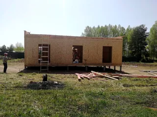 Haus nach Projekt „Mistika - E2.8“, Dorf Novoe: Wandmontage