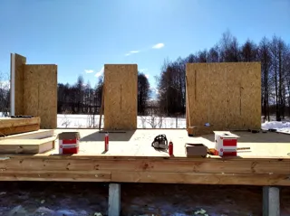 Haus nach Projekt „Mistika - S2.5“, Dorf Velisovo: Wandmontage