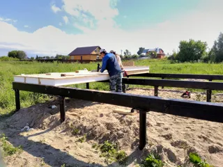 Haus nach Projekt „Alfa“, Kazan: Fundament und Grundrahmen