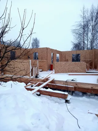 Custom-design house, Yadrominskoe village: wall assembly