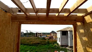Custom-design house, Zhukovo village: wall assembly