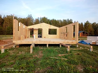 Haus nach Projekt „Barnhouse 65“, Dorf Kryukovo: Wandmontage