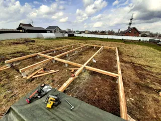 Haus nach Projekt „Barnhouse 76.1“, Rybinsk: Fundament und Grundrahmen
