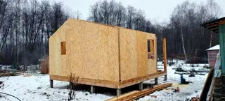 Haus nach Projekt „Neschnost“, Gebiet Iwanowo: Wandmontage