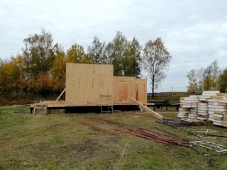 Haus nach Projekt „Grafit“, Siedlung Lyubashino: Wandmontage