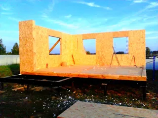 Haus nach Projekt „Amelija“, Dorf Gavshino: Wandmontage