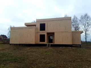 Haus nach Projekt „Grafit“, Siedlung Lyubashino: Wandmontage