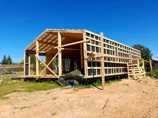 Showroom Barnhouse 76.3 in Kostroma: Dach- und Terrassenkonstruktion