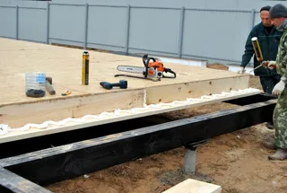 Haus nach Projekt „Slawjanka mini + Garage“, Siedlung Tunoshna: Fundament und Grundrahmen