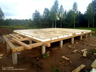 Haus nach individuellem Projekt, Dorf Paneevo: Fundament und Grundrahmen