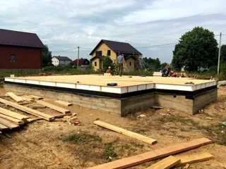 Haus nach Projekt „Forward“, Dorf Sholokhovo: Fundament und Grundrahmen