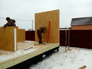 Haus nach Projekt „Sefir“, Siedlung Dubna: Wandmontage