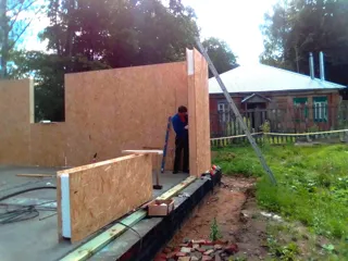 Haus nach individuellem Entwurf, Dorf Obolsunovo: Wandmontage