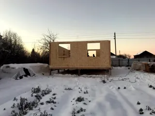 House based on the “Slavyanskiy Skit” design, Kadnikovo village: wall assembly