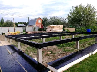 Haus nach Projekt „Mistika - S2.8“, Dorf Kukarino: Fundament und Grundrahmen