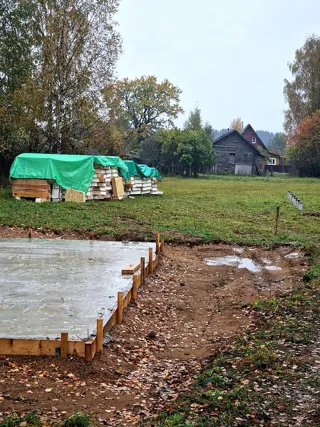 Haus nach individuellem Projekt, Dorf Protive: Fundament und Grundrahmen