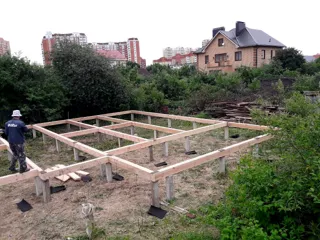 Haus nach Projekt „Tajna“, Krasnogorsk: Fundament und Grundrahmen