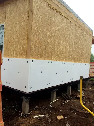 Haus nach Projekt „Mistika - E2.8“, Dorf Kurdumovo: Fassadenverkleidung