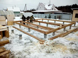 Haus nach Projekt „Elisej“, Region Wologda: Fundament und Grundrahmen