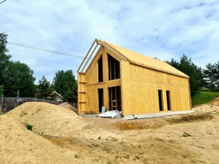 Haus nach Projekt „Barnhouse Otrazhenie“, Dorf Ligolambi