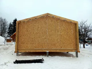 Haus nach Projekt „Barnhouse 45“, SNT „Fortschritt“: Wandmontage