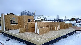 Eingeschossiges Haus nach Projekt „Sabawa“, Dorf Dyakovo: Wandmontage