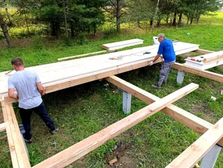 Haus nach individuellem Projekt, Gebiet Iwanowo: Fundament und Grundrahmen