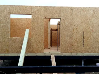 House based on the “Zefir” design, Fedchikha village: wall assembly