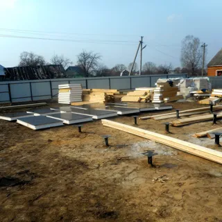 Haus nach Projekt „Radoniza“, Region Kaluga: Fundament und Grundrahmen