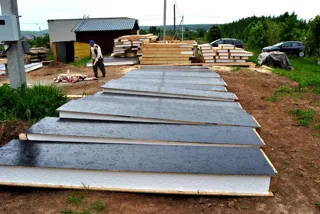 Haus nach Projekt „Michigan“, Galich: Fundament und Grundrahmen