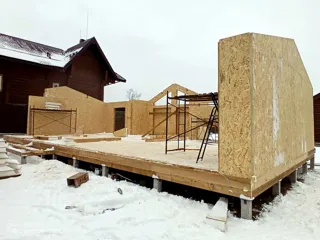 Haus nach Projekt „Arizona mini“, Gebiet Kostroma: Wandmontage