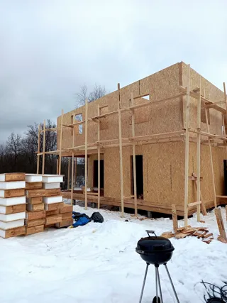 Custom-design house, Yadrominskoe village: wall assembly