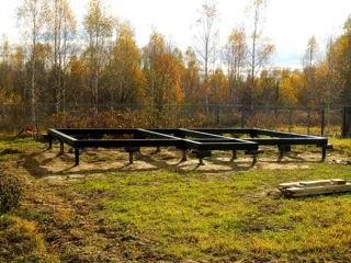Haus nach Projekt „Vivat 2.5“, Dorf Barskovo: Fundament und Grundrahmen