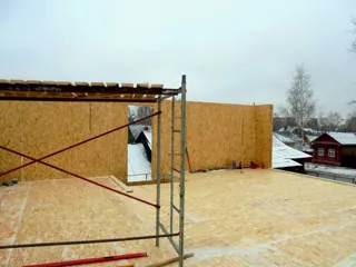 Haus nach Projekt „Slawjanka“, Ivanovo: Wandmontage