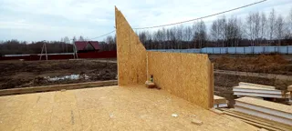 Custom-design house, Pavlikovo village: wall assembly
