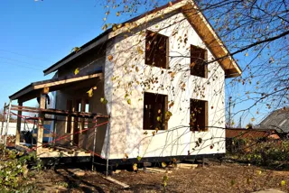 Haus nach Projekt „Solo“, Siedlung Vichuga: Fassadenverkleidung