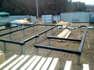 Haus nach individuellem Projekt, Dorf Troitsko-Nikolskoe: Fundament und Grundrahmen