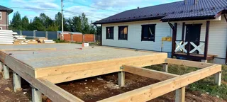 “Barnhouse Otrazhenie” projesine göre 75 m² ev, Beloostrov kasabası: temel ve alt bağlama kirişi