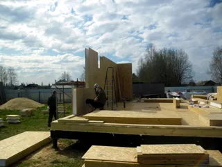 Haus nach Projekt „Ermak“, Dorf Vasilevo: Wandmontage