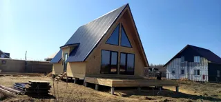 Custom-design house, Pavlikovo village: roofing