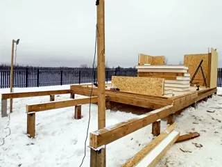 “Barnhouse Otrazhenie” projesine göre ev, Yaroslavl bölgesi: temel ve alt bağlama kirişi