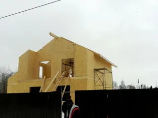 Haus nach Projekt „Jaschma“, Furmanov: Wandmontage
