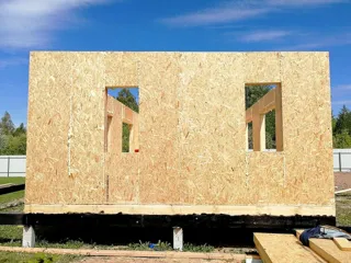 Haus nach Projekt „Mistika - S2.8“, Dorf Kukarino: Wandmontage