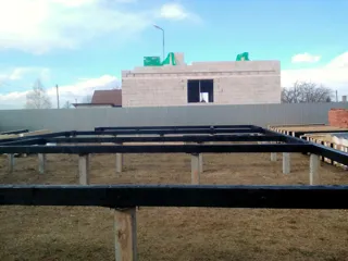 Haus nach individuellem Projekt, Dorf Troitsko-Nikolskoe: Fundament und Grundrahmen