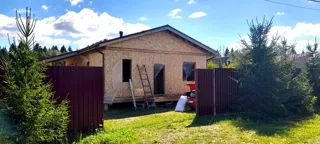 Haus nach individuellem Entwurf, Dorf Kudrino: fertiges Gebäude