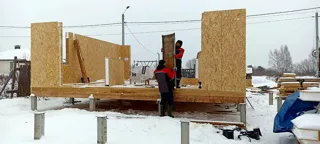 Haus 147,5 m², Projekt „Jessentuki 8x8“, Siedlung Pervyy: Wandmontage