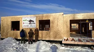 Eingeschossiges Haus nach Projekt „Sabawa“, Dorf Dyakovo: Wandmontage