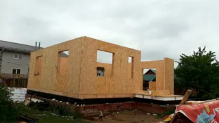 Haus nach individuellem Entwurf, Dorf Novo-Talitsy: Wandmontage